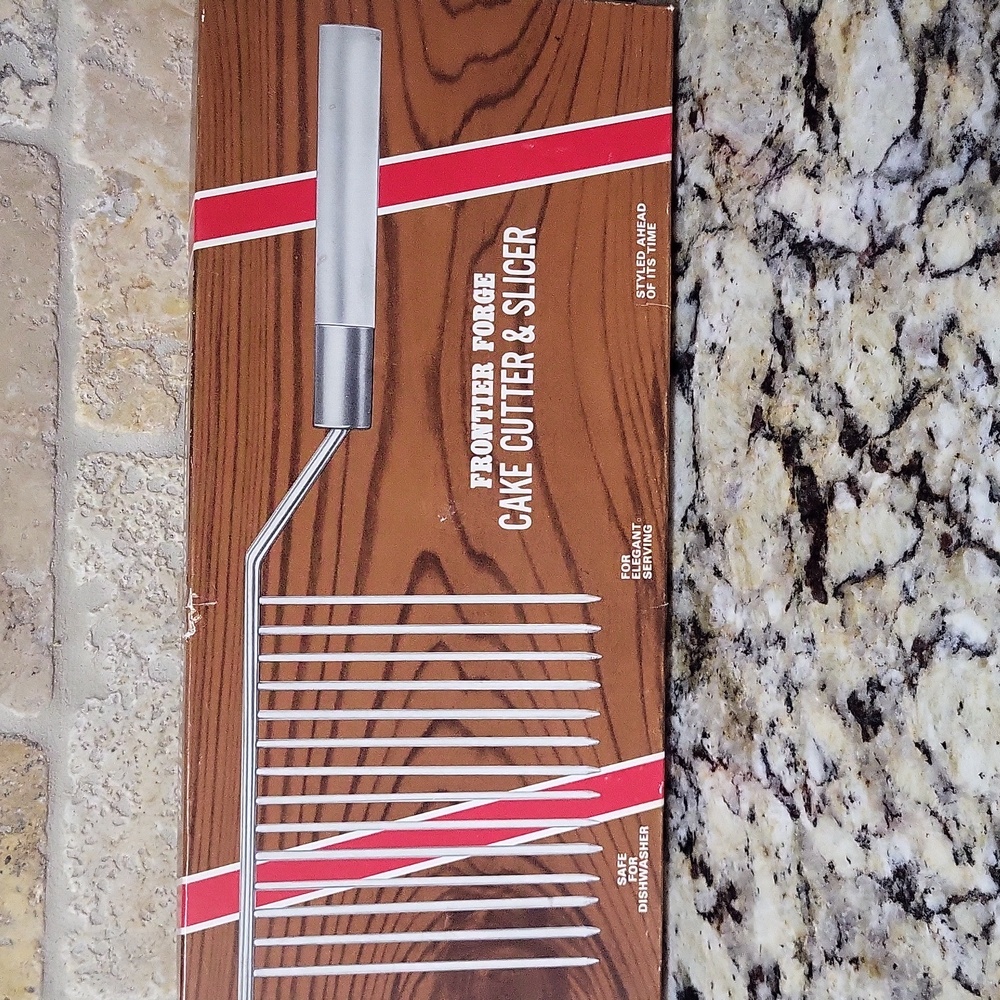 Frontier Forge Cake Cutter & Slicer